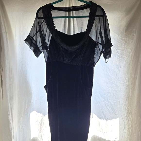 Alyx Dresses & Skirts - Fancy Velvet Dress EUC